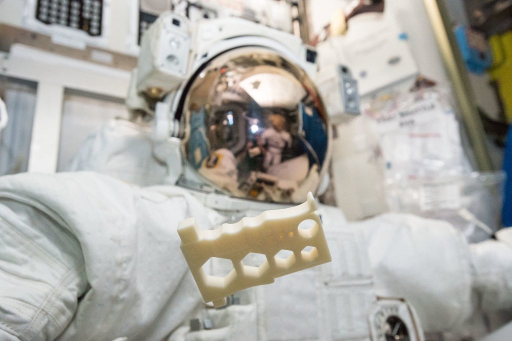 Use AMF to make parts in space