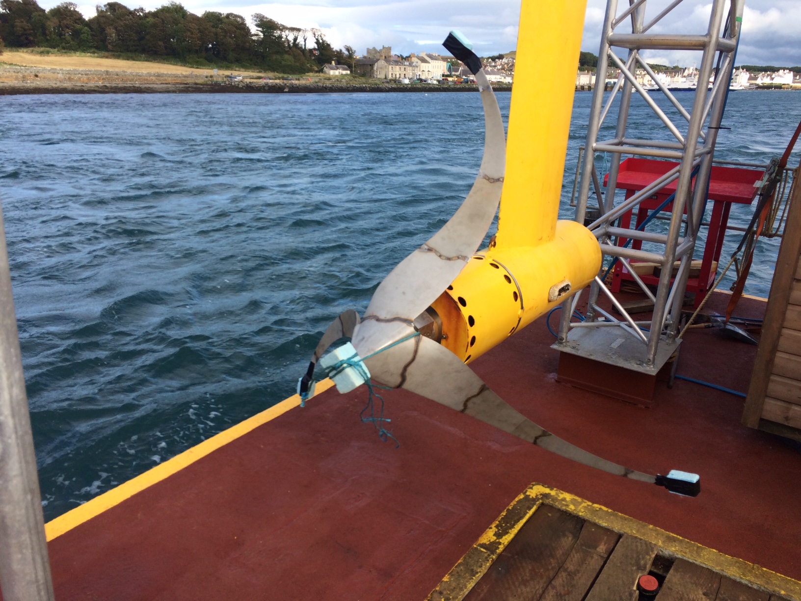 带有金属<a href=